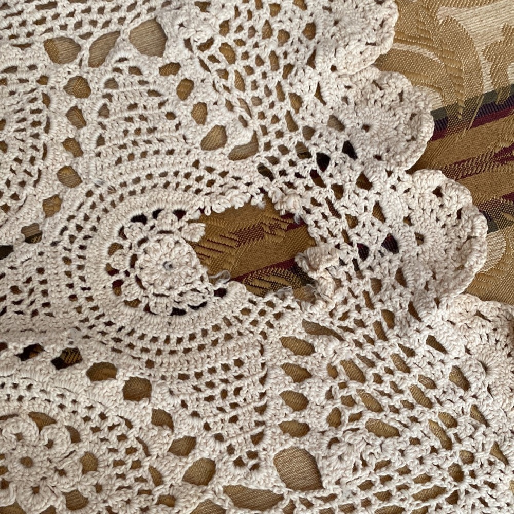 2 rectangle doilies - Picture 3 of 3